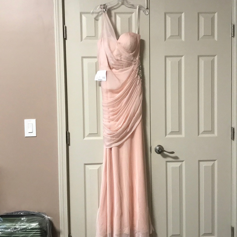 Prom dress never worn with tag on it